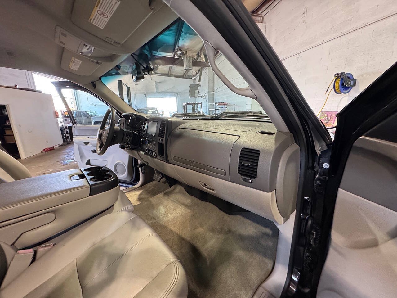Used 2007 GMC Sierra 2500 SLE w/ Z71 Off-Road Package AWD/4WD image 37