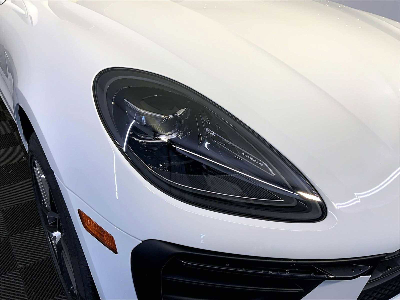 New 2026 Porsche Macan AWD/4WD image 12