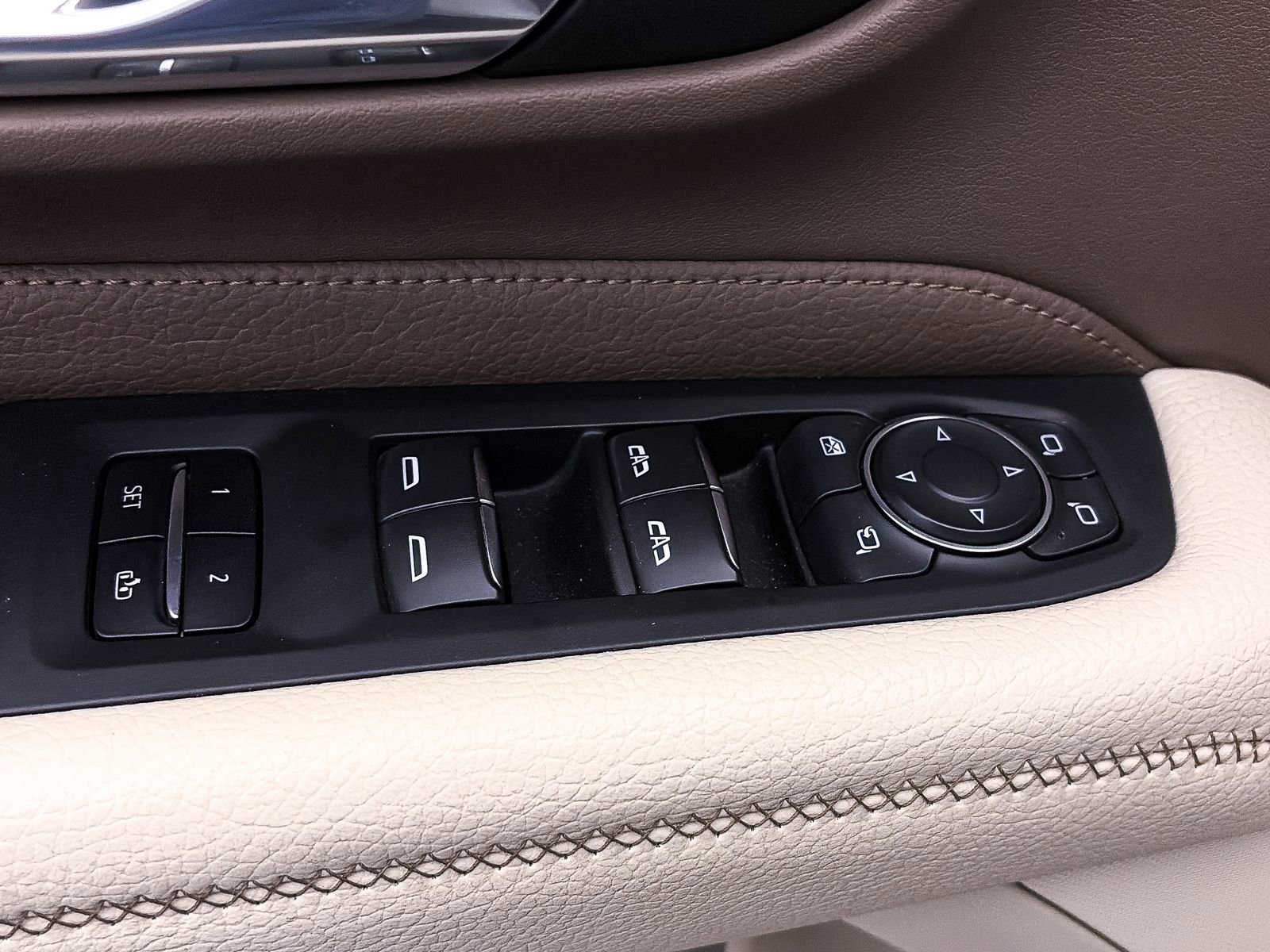 Used 2021 GMC Yukon Denali w/ Denali Premium Package image 21