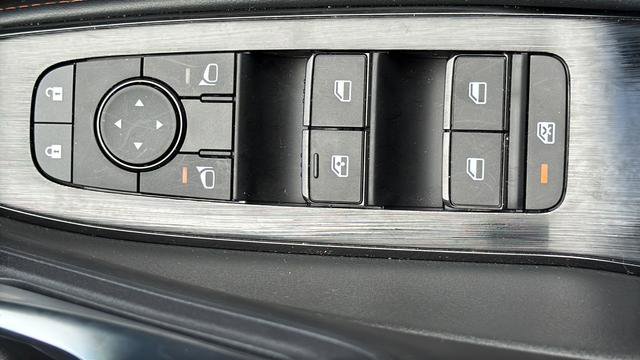 Used 2025 Nissan Rogue SV AWD/4WD image 12
