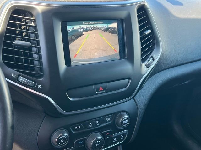 Used 2019 Jeep Cherokee Latitude Plus AWD/4WD image 23