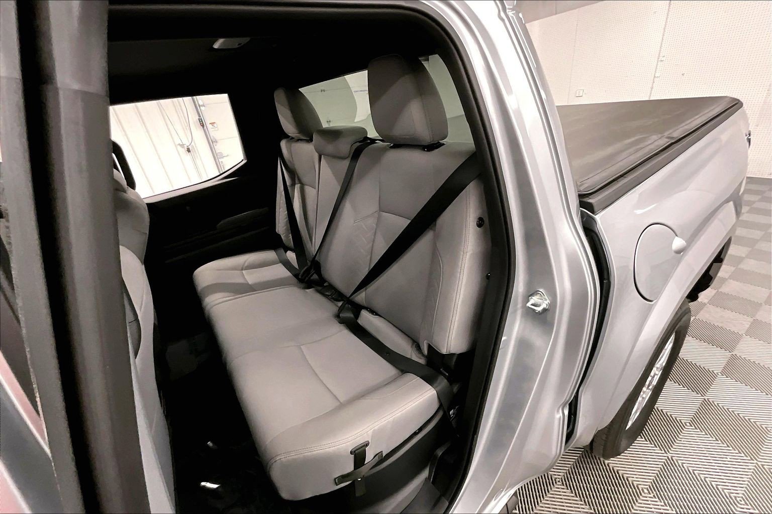 Used 2025 Toyota Tacoma SR5 AWD/4WD image 23