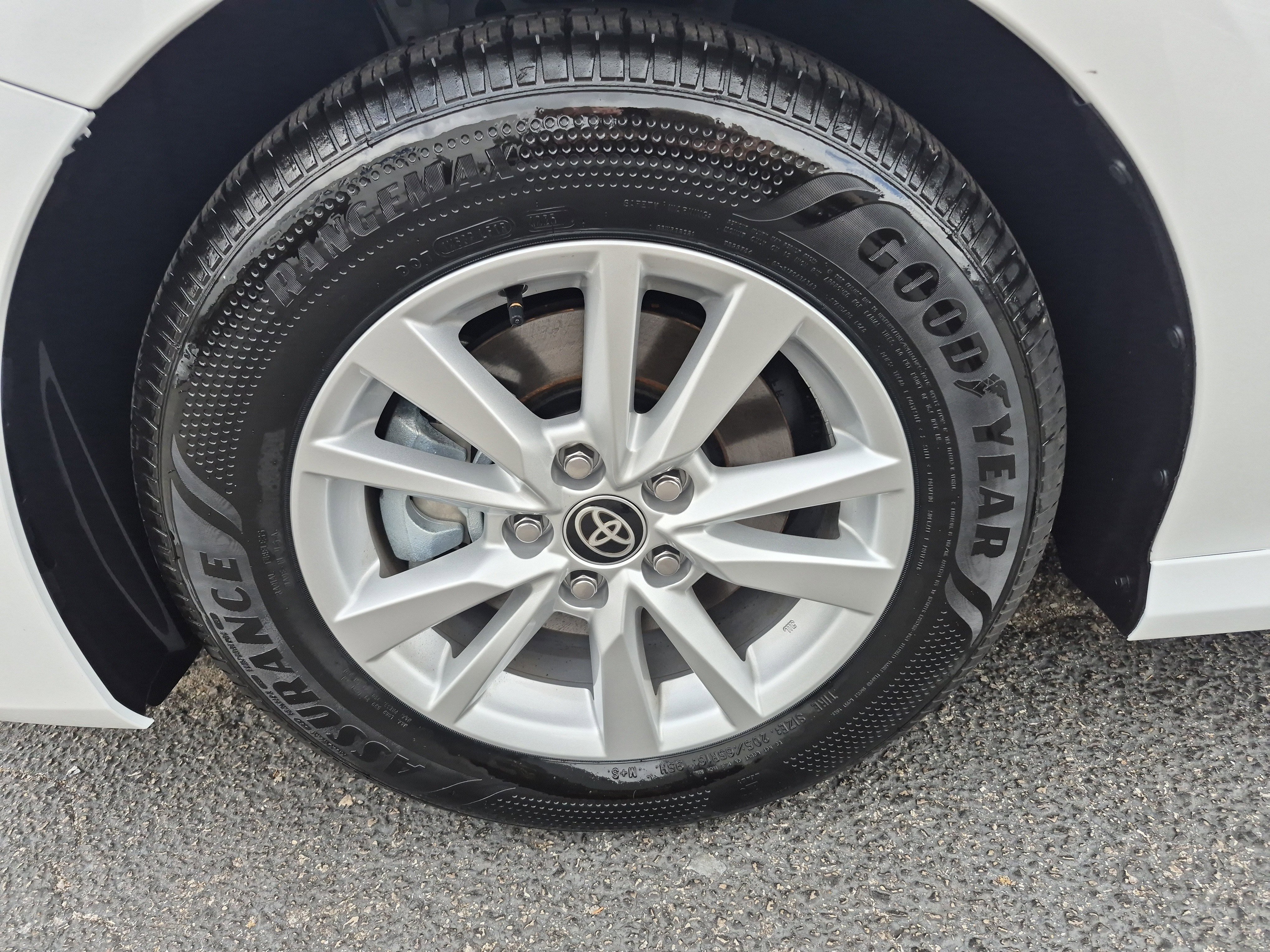 Used 2026 Toyota Camry LE image 8