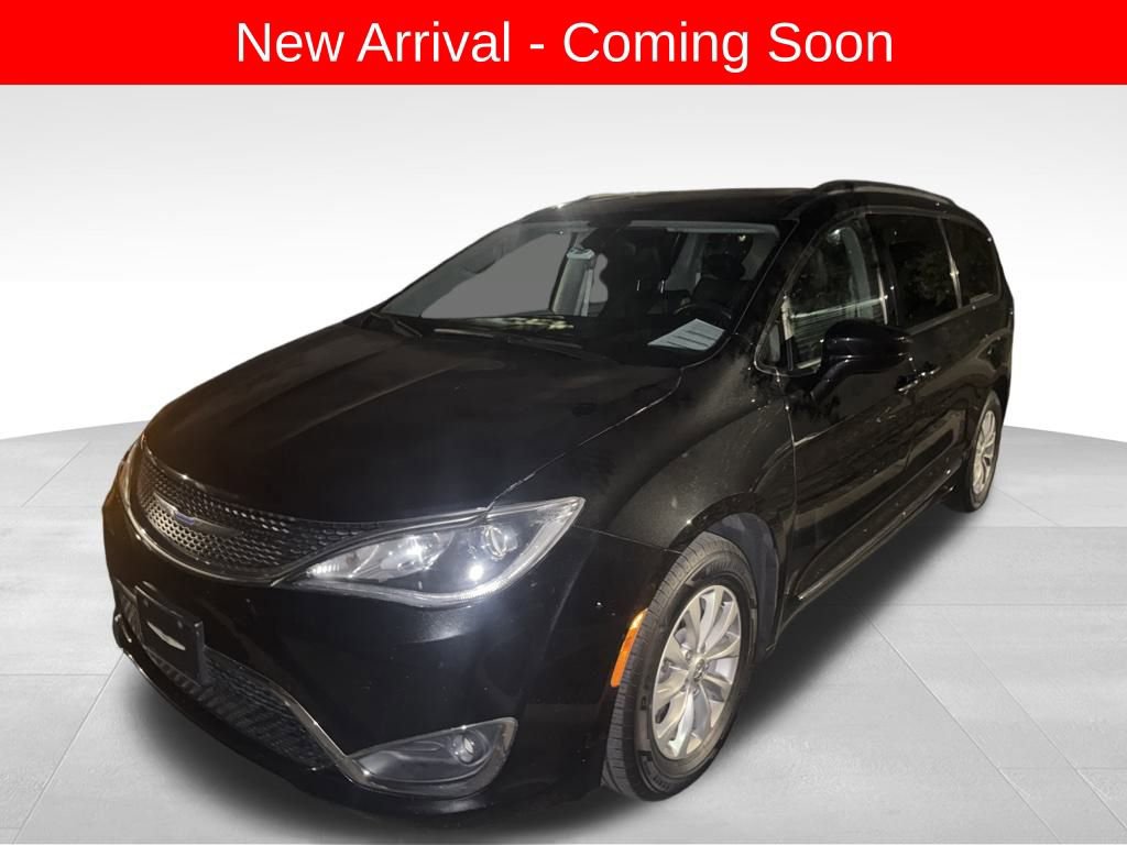 Used 2019 Chrysler Pacifica Touring-L image 2