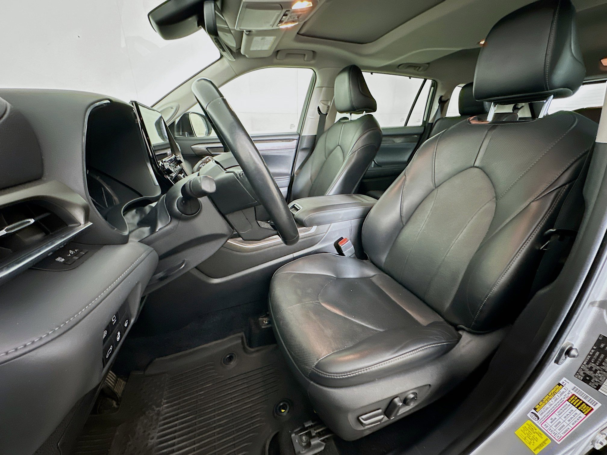 Used 2021 Toyota Highlander Limited image 13
