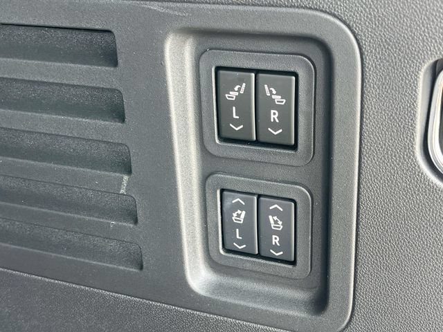 Used 2024 Chevrolet Traverse RS FWD image 13