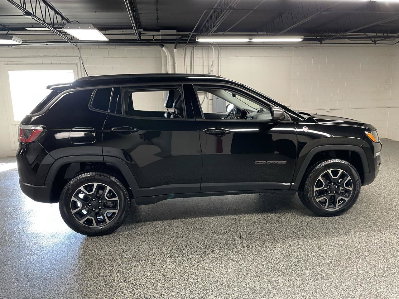 Used 2019 Jeep Compass Trailhawk w/ Leather Interior Group AWD/4WD image 5