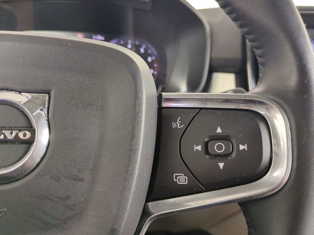 Used 2019 Volvo XC40 T5 R-Design image 33