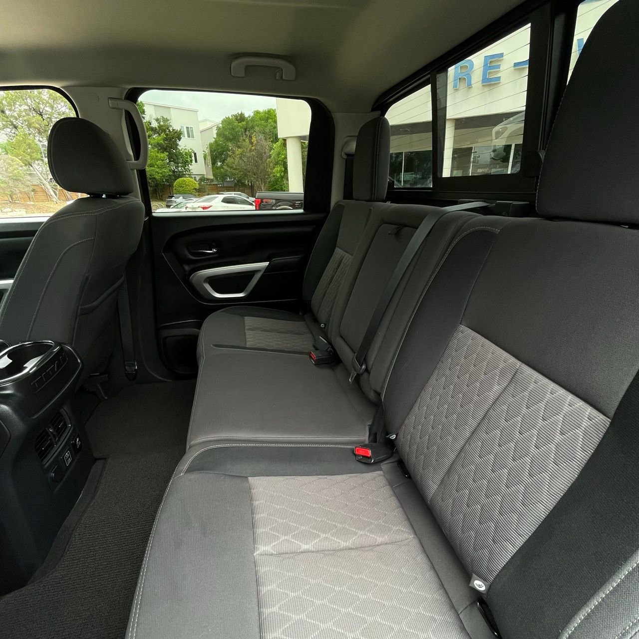 Used 2024 Nissan Titan SV w/ SV Convenience Package image 24