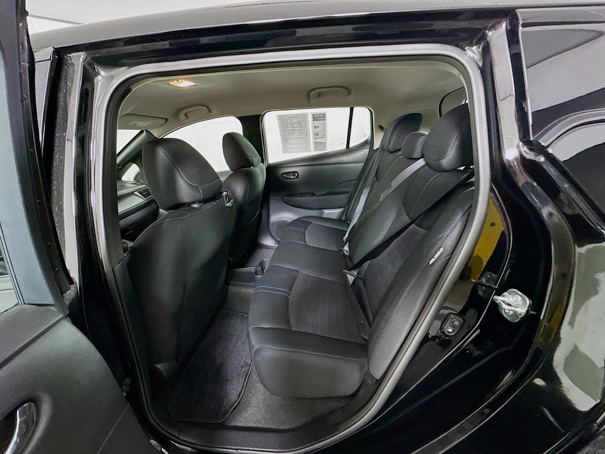 Used 2025 Nissan Leaf S image 25