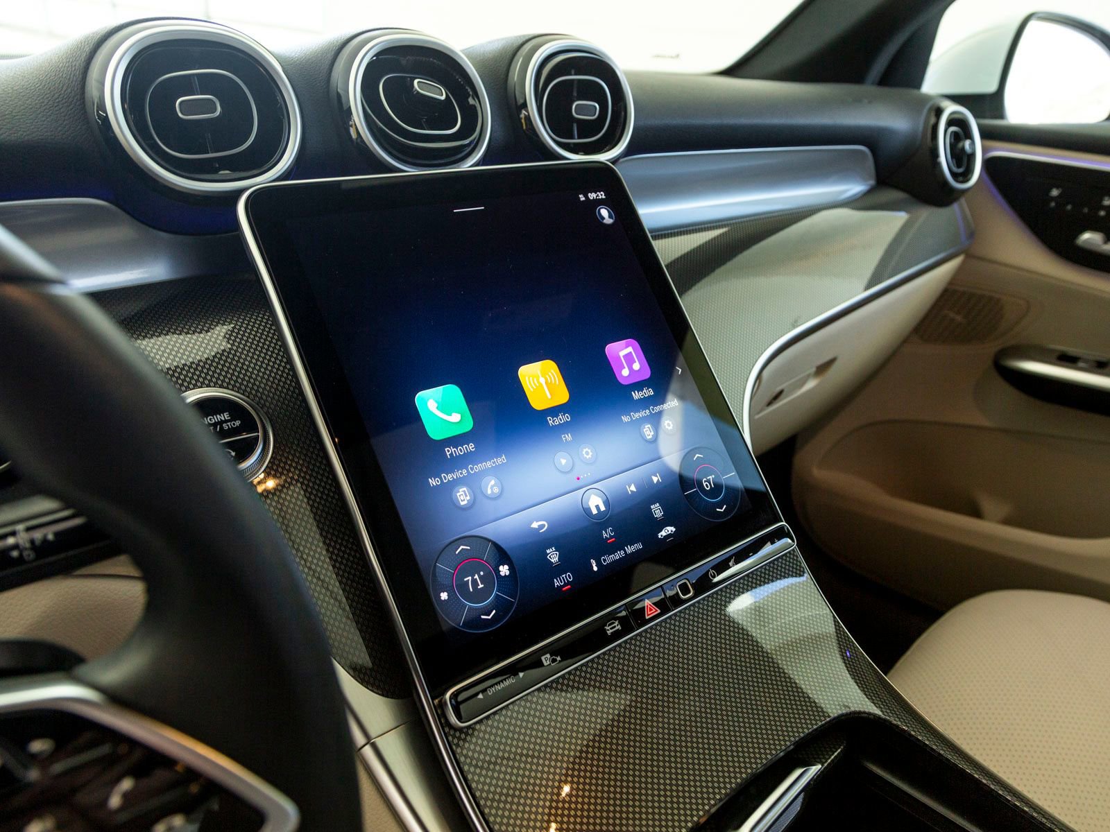 Used 2025 Mercedes-Benz GLC 300 image 19