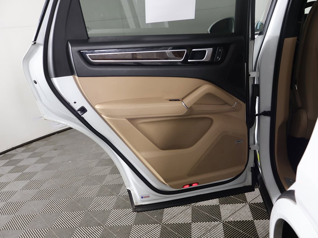 Used 2023 Porsche Cayenne Platinum Edition image 26