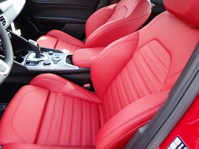 New 2025 Alfa Romeo Giulia AWD w/ Veloce Package AWD image 12