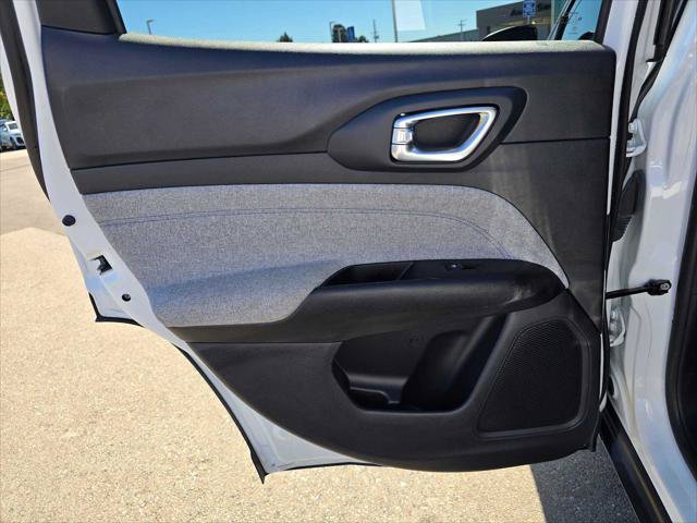 Used 2024 Jeep Compass Latitude AWD/4WD image 15