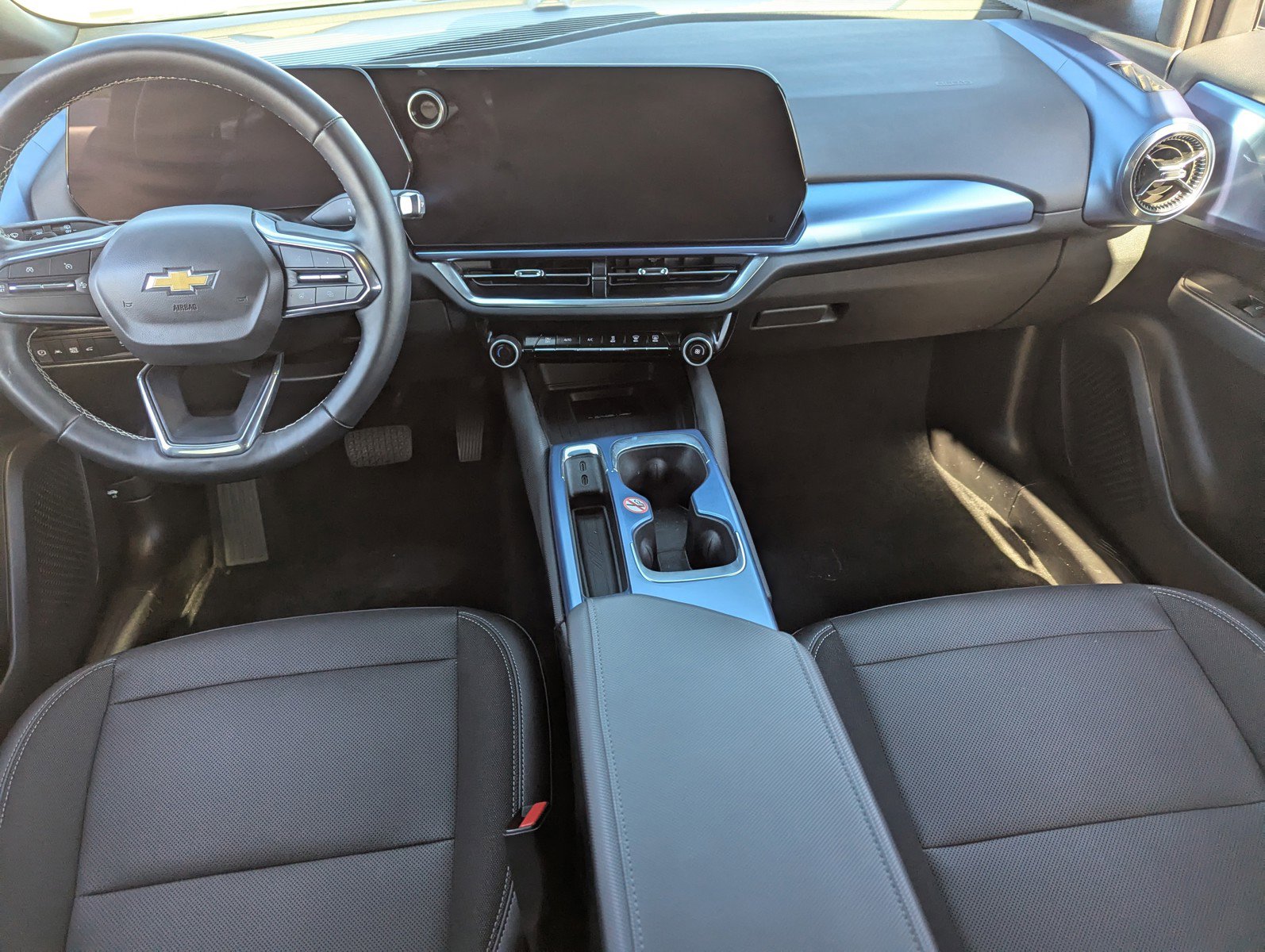 Used 2025 Chevrolet Equinox EV LT w/ Convenience Package image 18