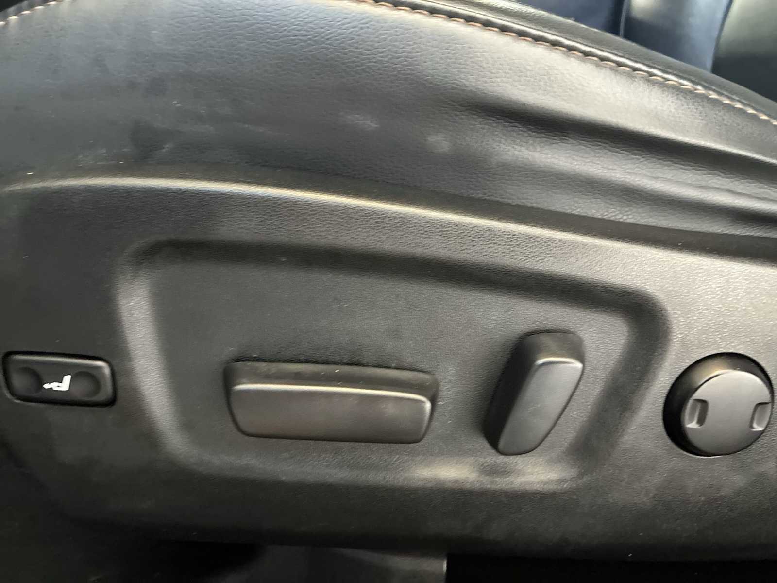 Used 2019 Toyota Highlander XLE image 14