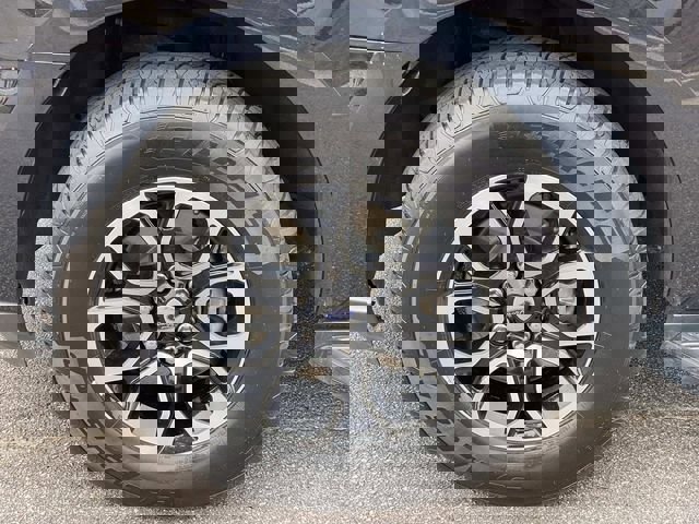 Used 2024 Ford Expedition XLT AWD/4WD image 13