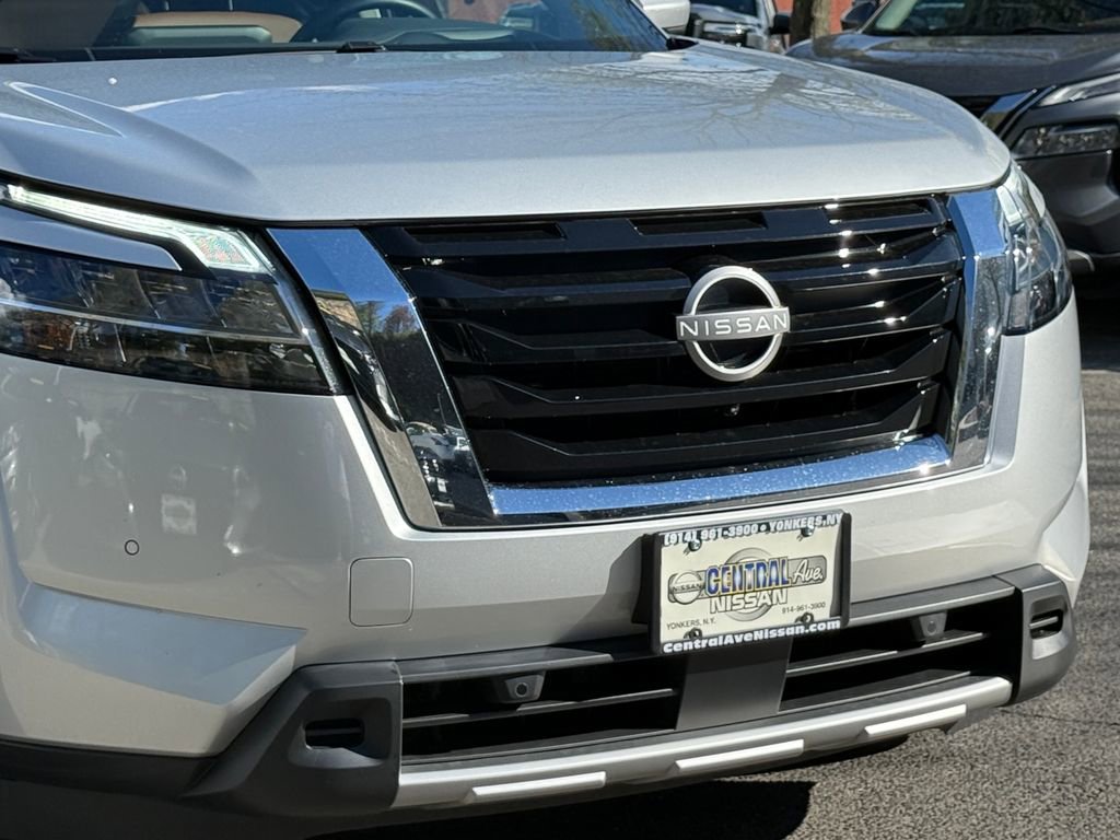 Used 2024 Nissan Pathfinder Platinum w/ Cargo Package AWD/4WD image 8