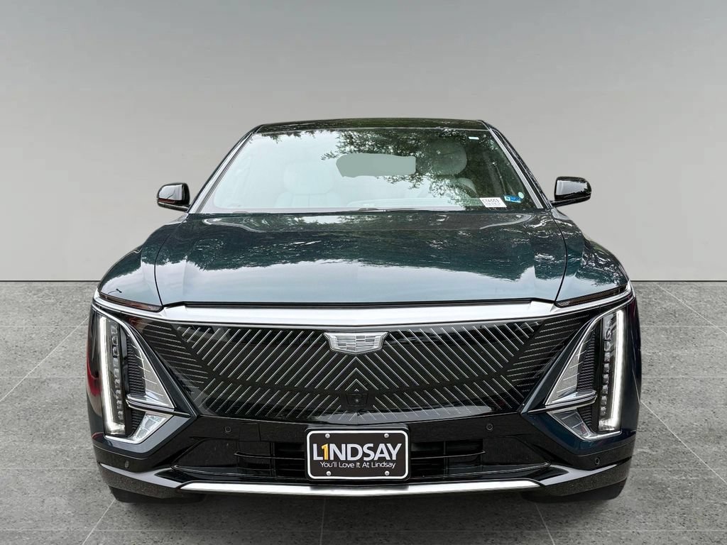 Used 2026 Cadillac Lyriq Luxury w/ LPO, Floor Liner Package AWD/4WD image 8