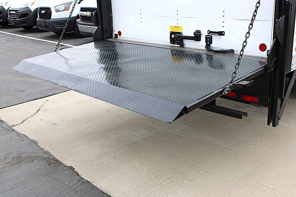 Used 2019 Isuzu NPR image 16