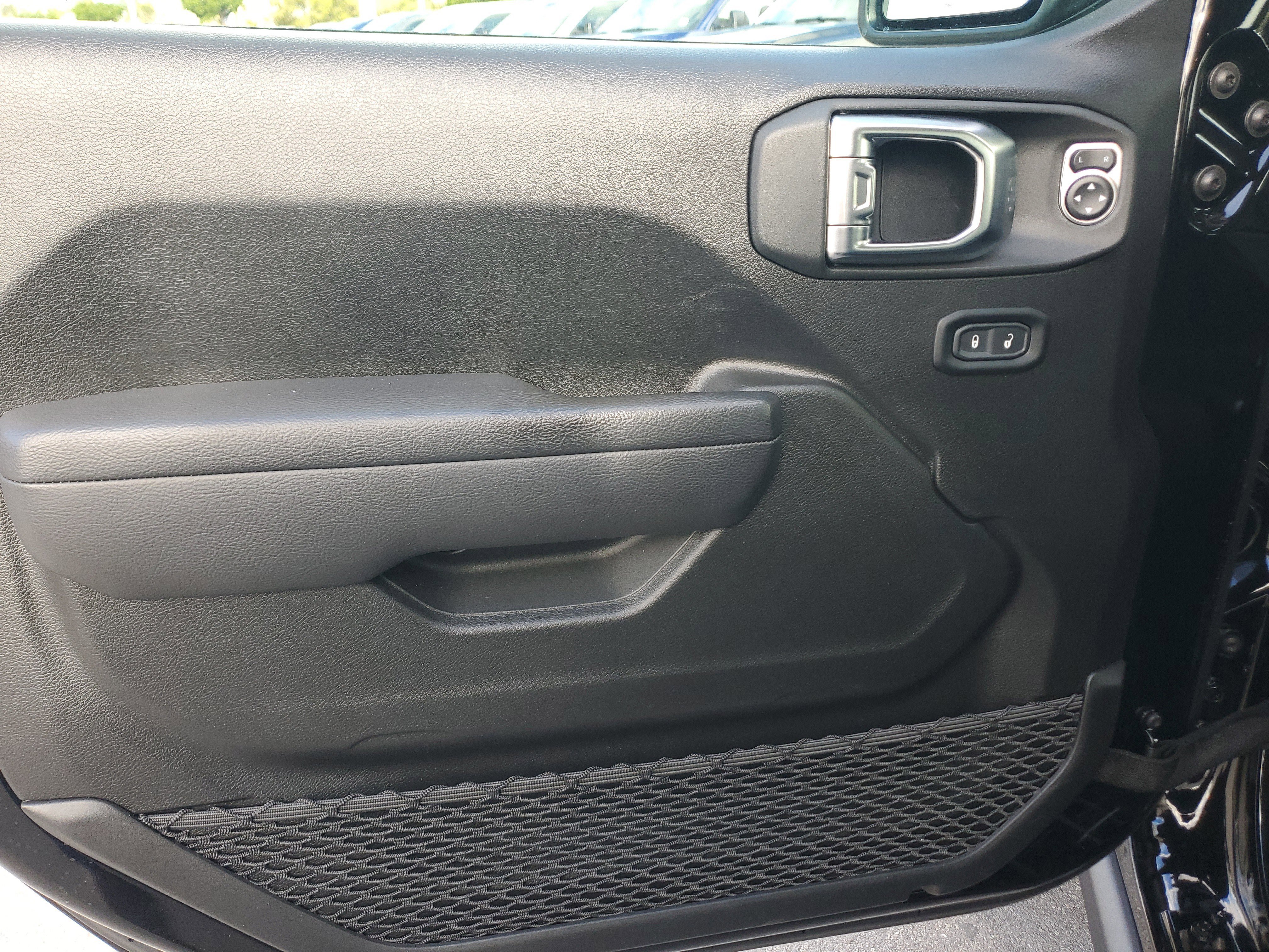 Used 2025 Jeep Gladiator Rubicon w/ Convenience Group image 25