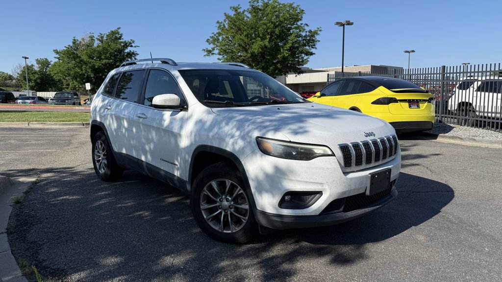 Used 2019 Jeep Cherokee Latitude Plus w/ Cold Weather Group AWD/4WD image 1