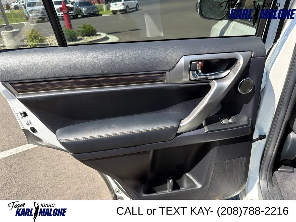 Used 2023 Lexus GX 460 Premium w/ Accessory Package AWD/4WD image 15