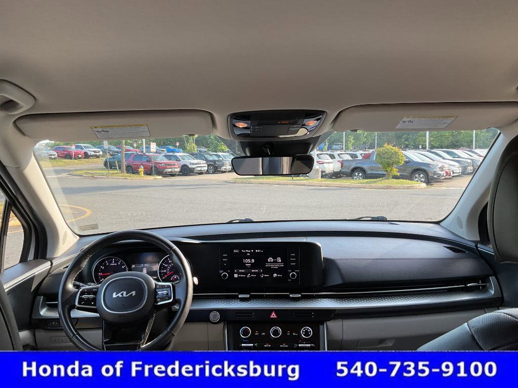 Used 2024 Kia Carnival LX FWD image 46