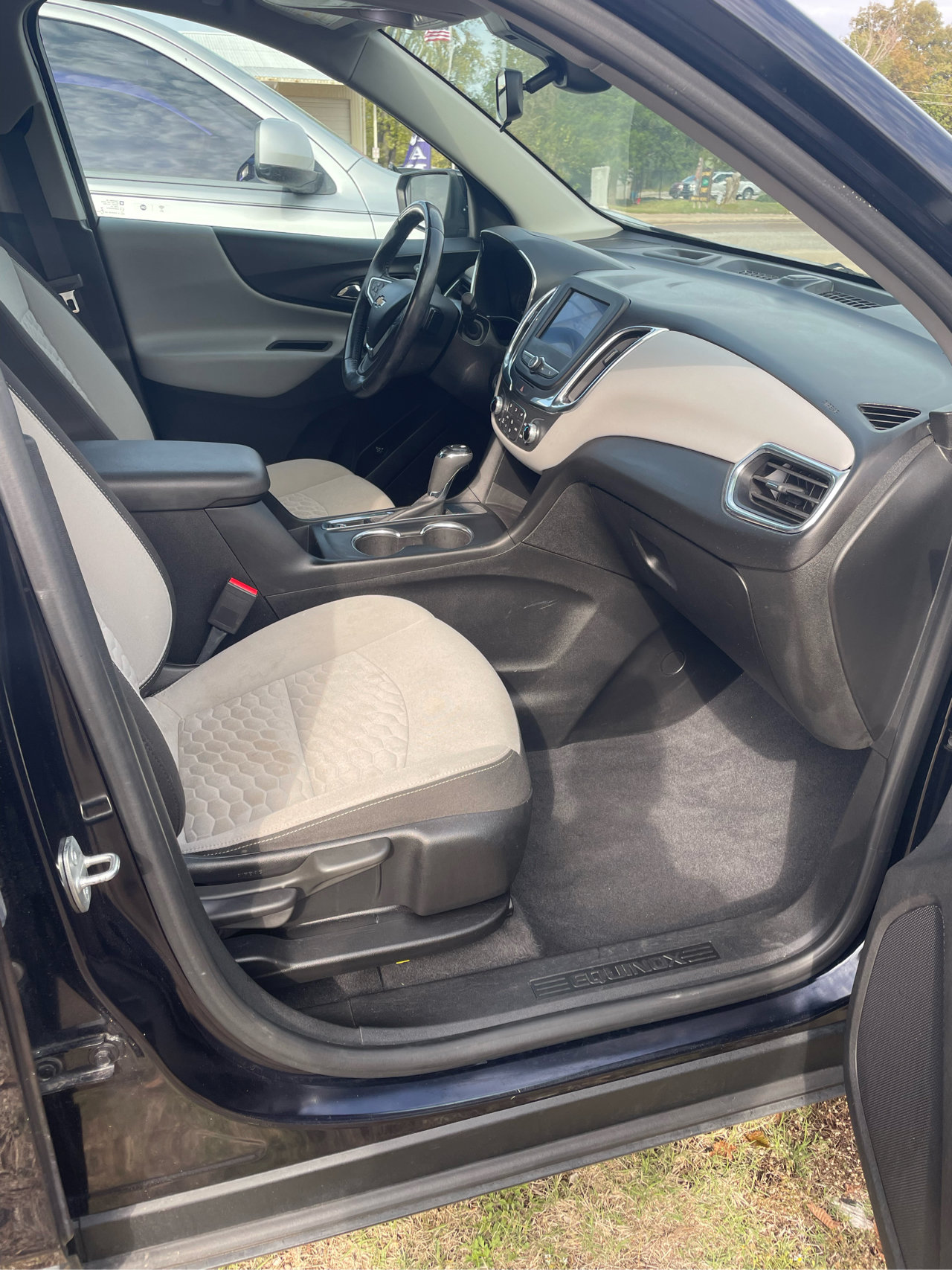 Used 2020 Chevrolet Equinox LT w/ Driver Convenience Package image 7