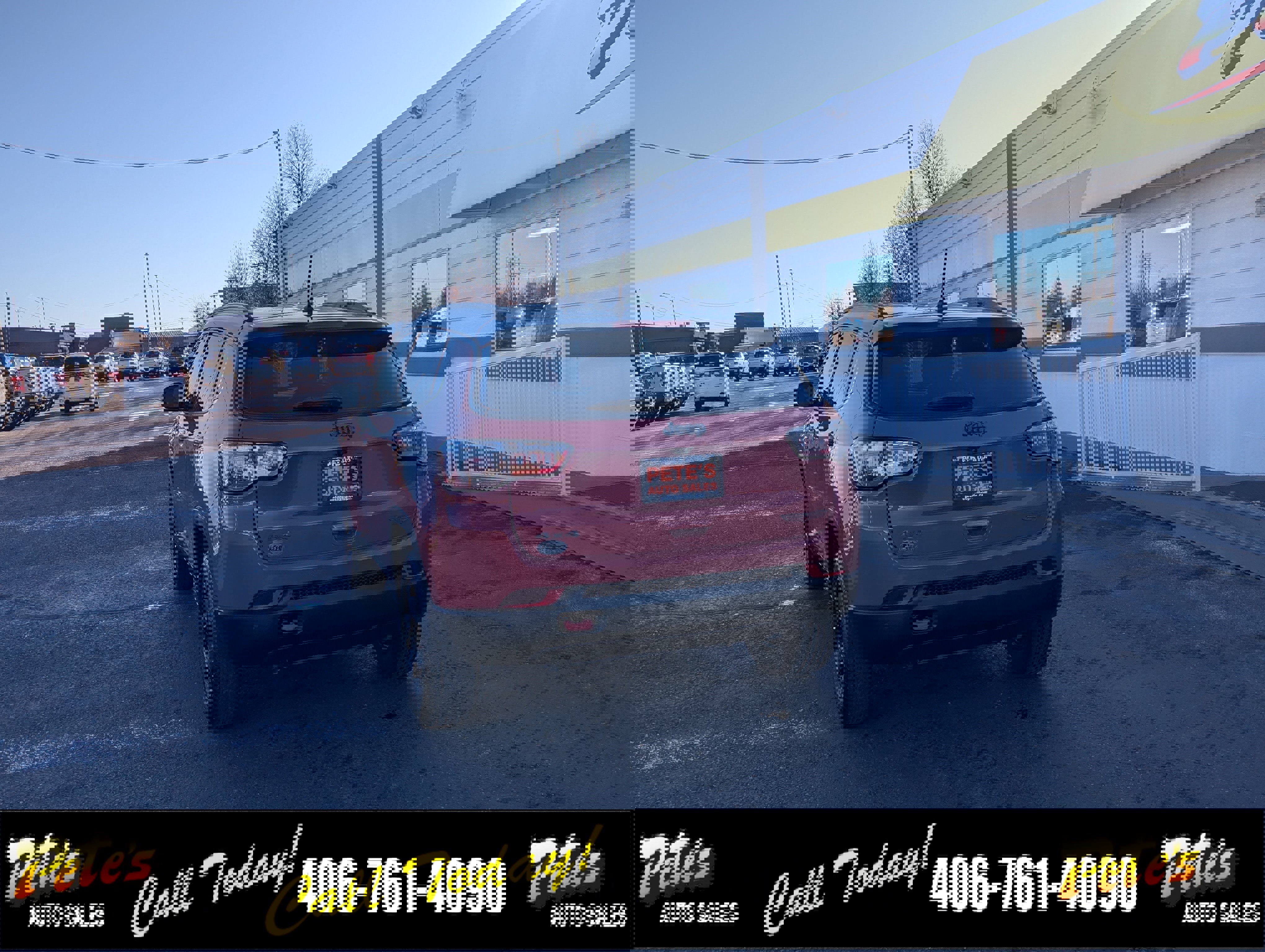 Used 2023 Jeep Compass Trailhawk image 2