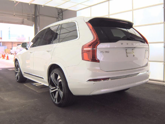Used 2024 Volvo XC90 B6 Ultimate w/ Protection Package Premier AWD/4WD image 7