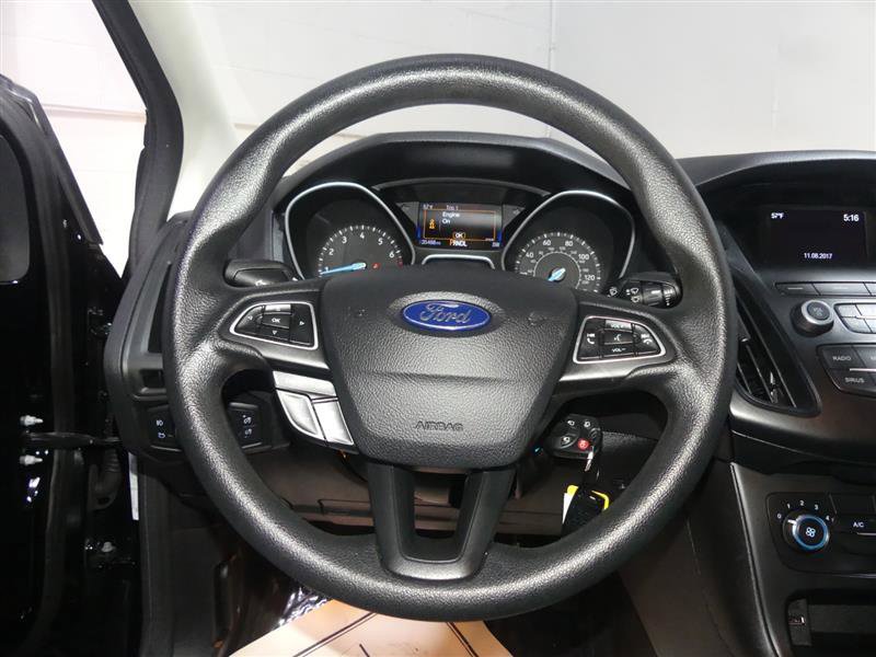 Used 2018 Ford Focus SE w/ SE Appearance Package image 29