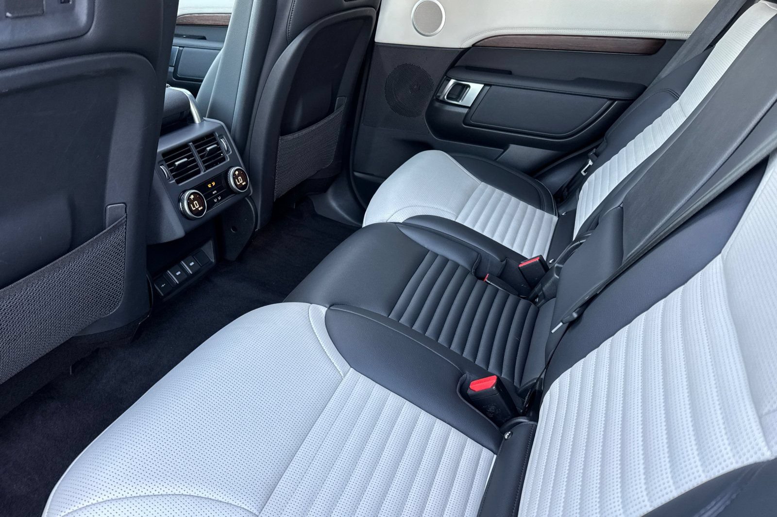 Certified 2023 Land Rover Discovery S R-Dynamic AWD/4WD image 12