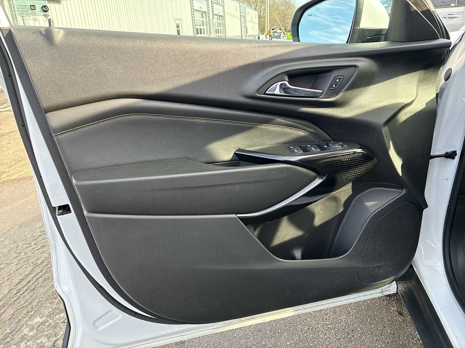 Certified 2024 Chevrolet Trax LT w/ Driver Confidence Package image 21