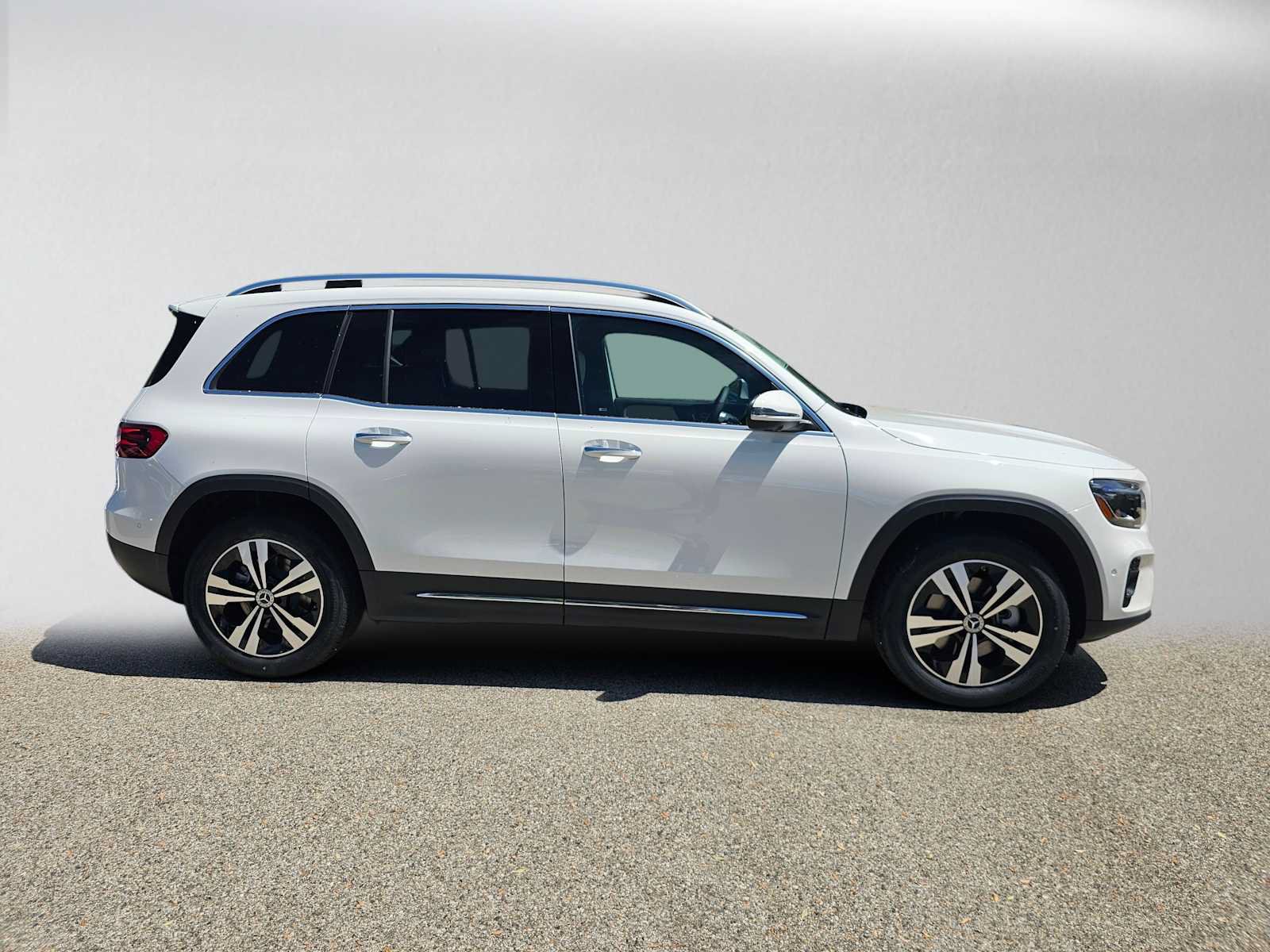 New 2026 Mercedes-Benz GLB 250 image 2