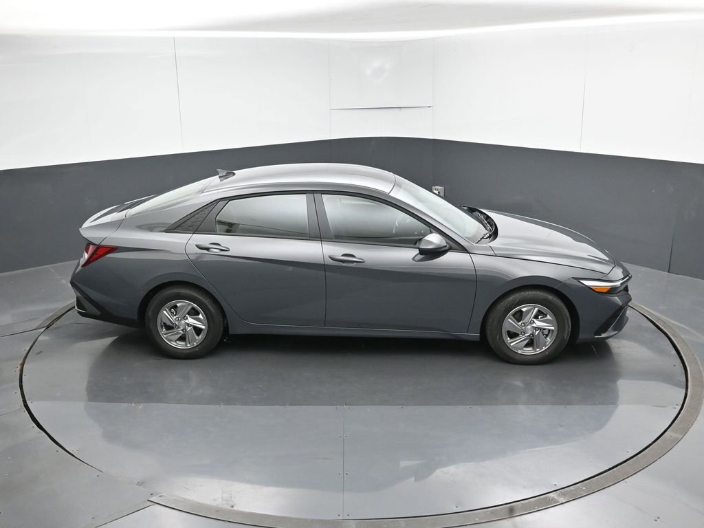 New 2026 Hyundai Elantra SE FWD image 22
