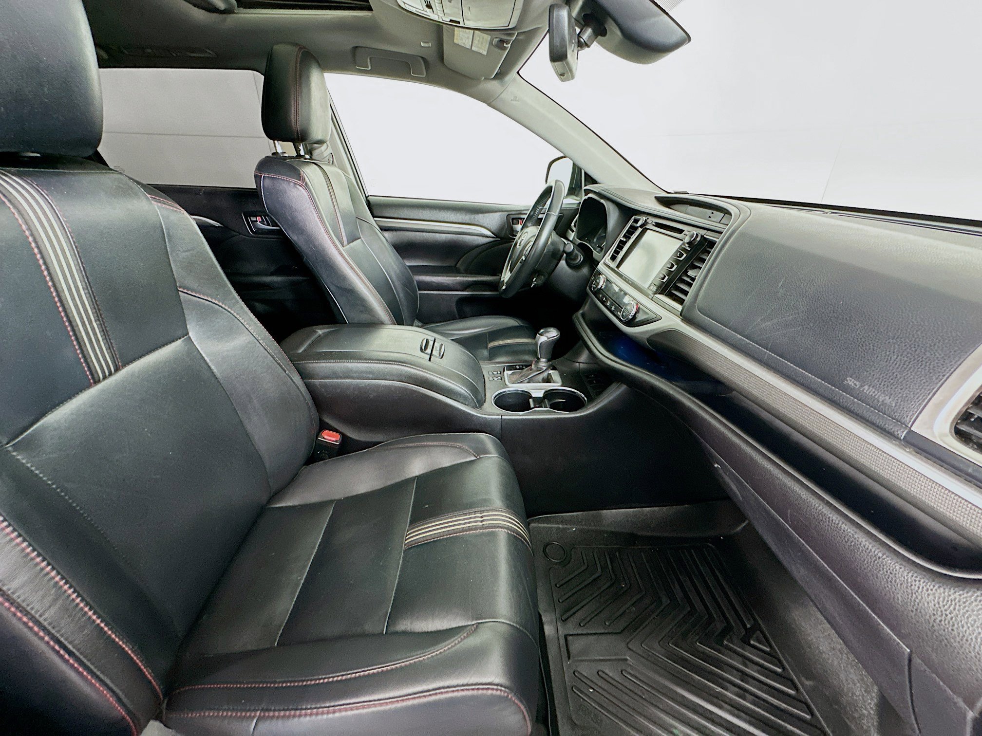 Used 2019 Toyota Highlander SE image 34