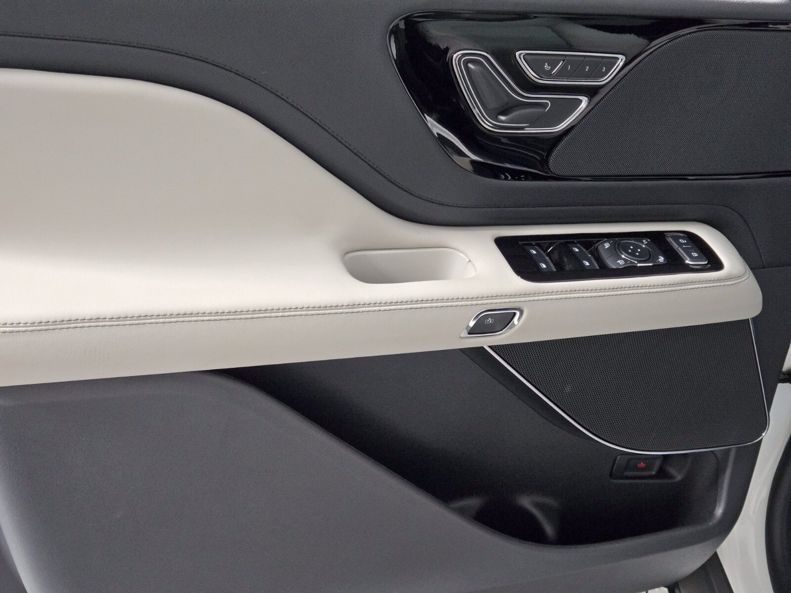 New 2027 Lincoln Aviator AWD image 23