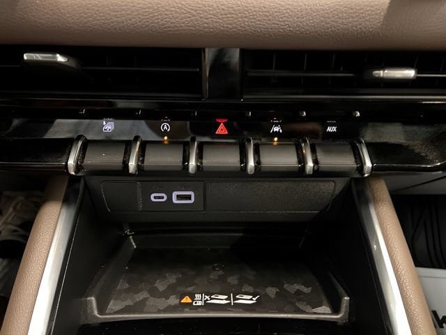 Certified 2025 GMC Canyon Denali AWD/4WD image 11