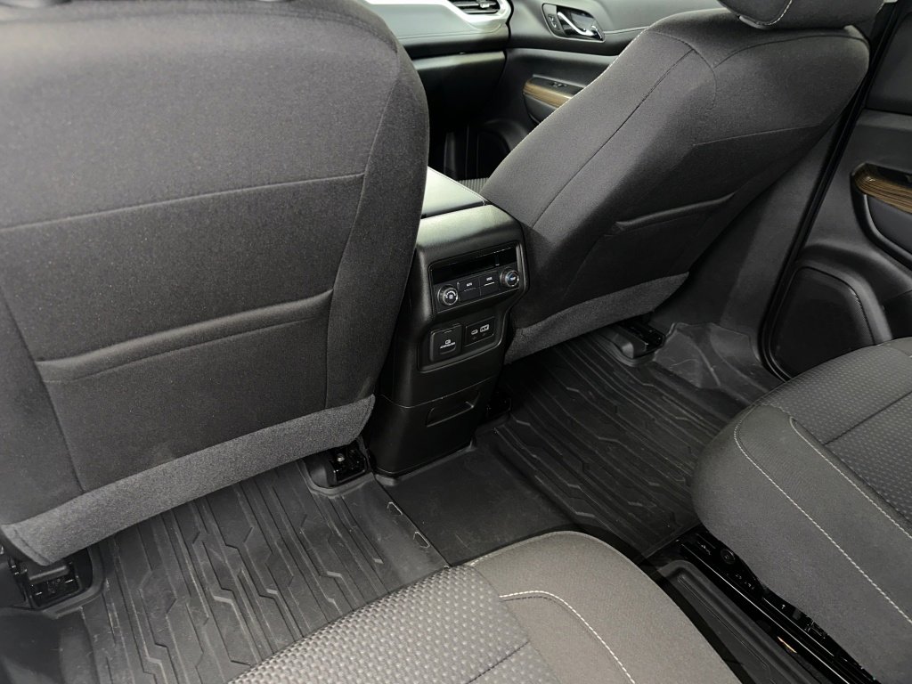 Used 2023 GMC Acadia SLE w/ Driver Convenience Package image 19