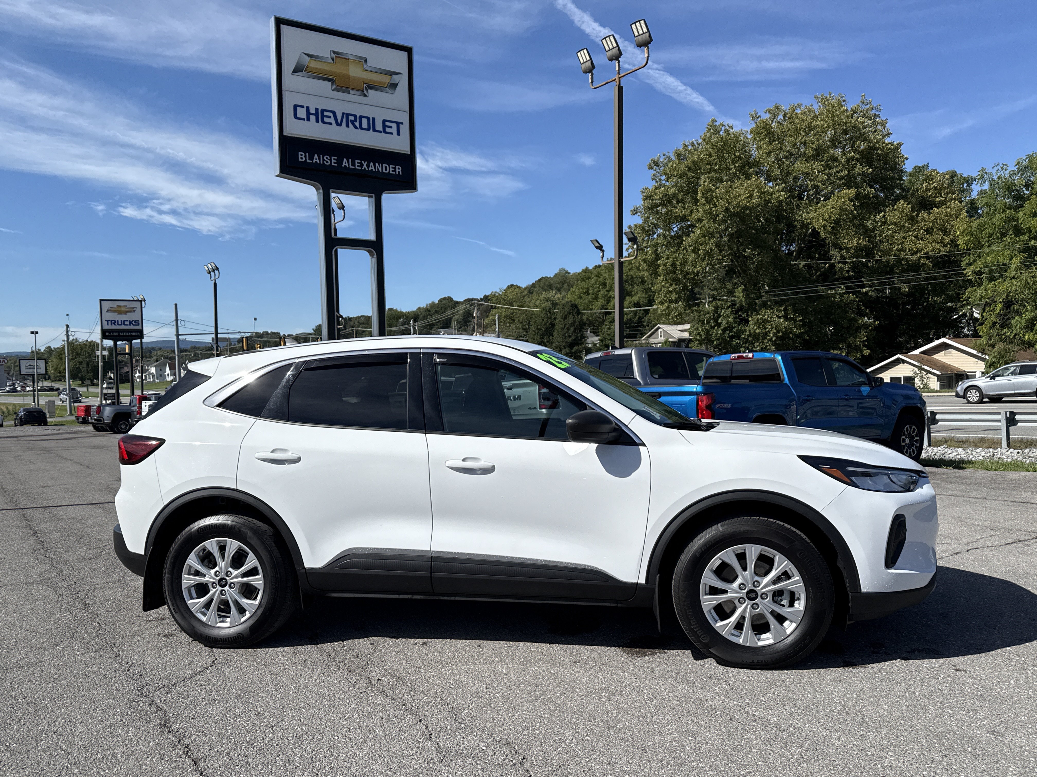 Used 2023 Ford Escape Active AWD/4WD image 2