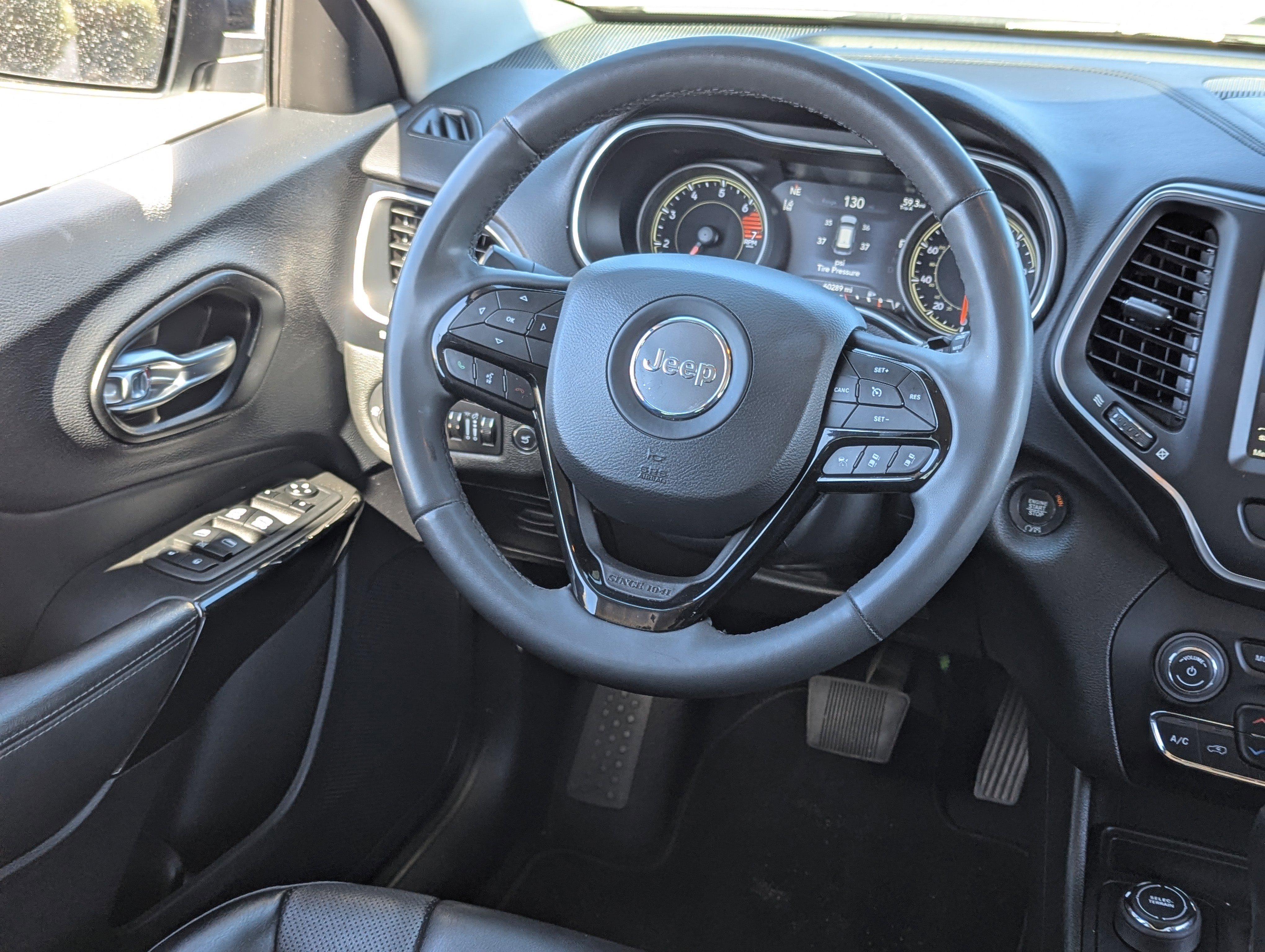 Used 2023 Jeep Cherokee Altitude Lux image 17