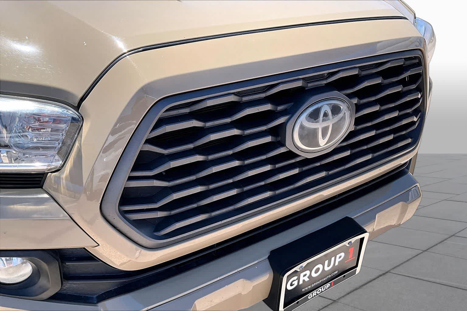 Used 2020 Toyota Tacoma TRD Sport w/ Technology Package AWD/4WD image 28