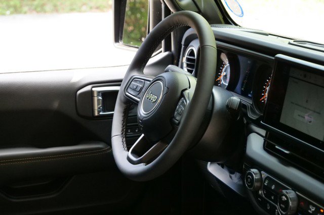 Used 2025 Jeep Gladiator Sport image 50