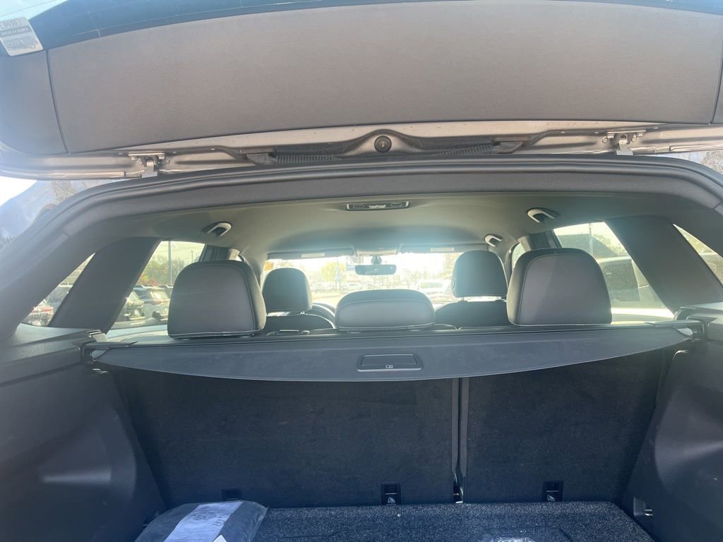 Used 2022 Volkswagen Atlas Cross Sport SE image 9