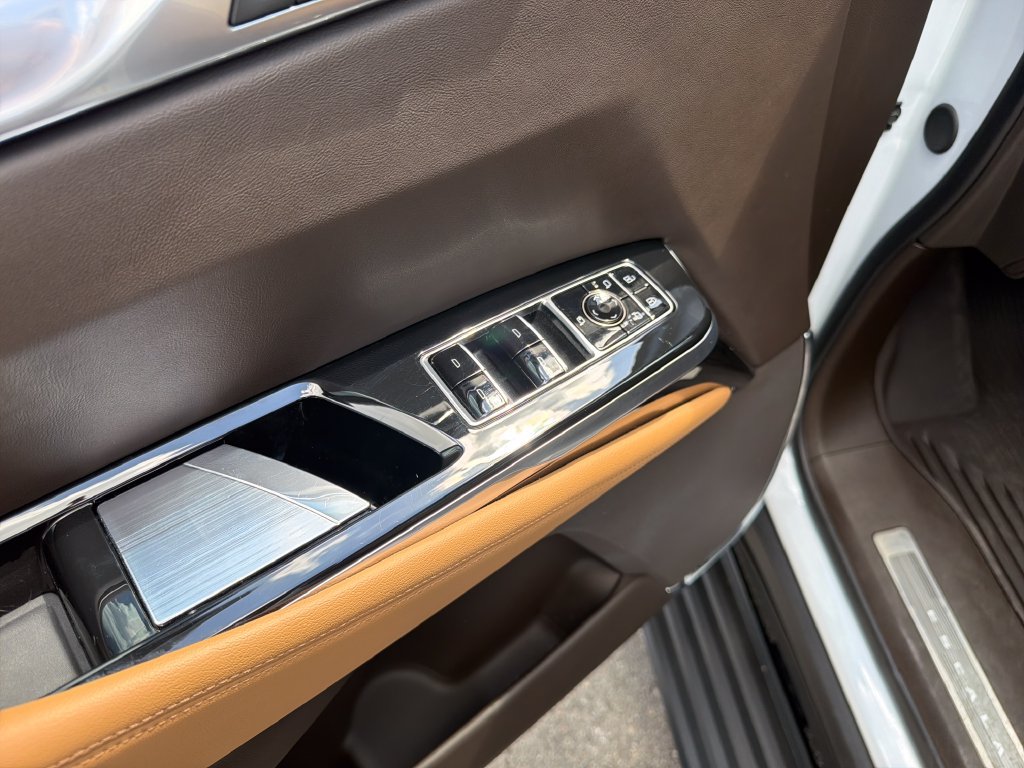 Used 2026 Cadillac Escalade ESV Luxury AWD/4WD image 22