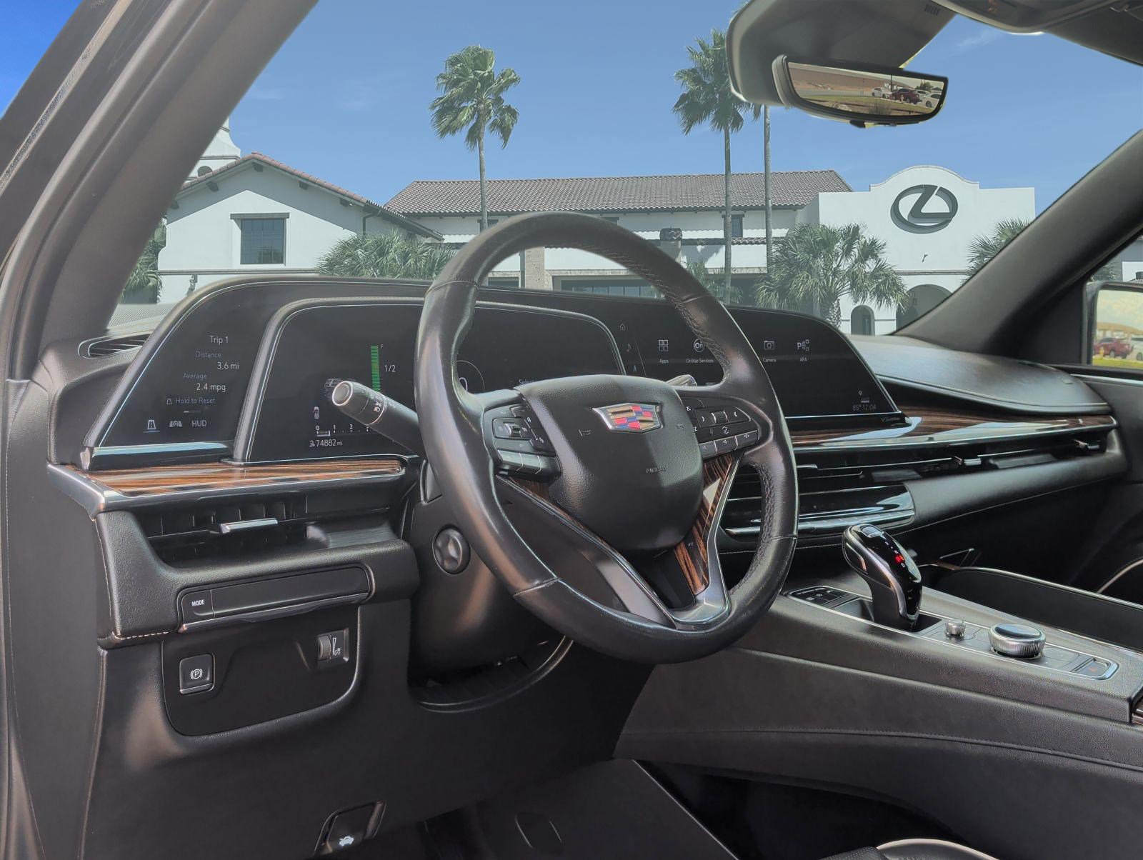 Used 2021 Cadillac Escalade Premium Luxury image 11