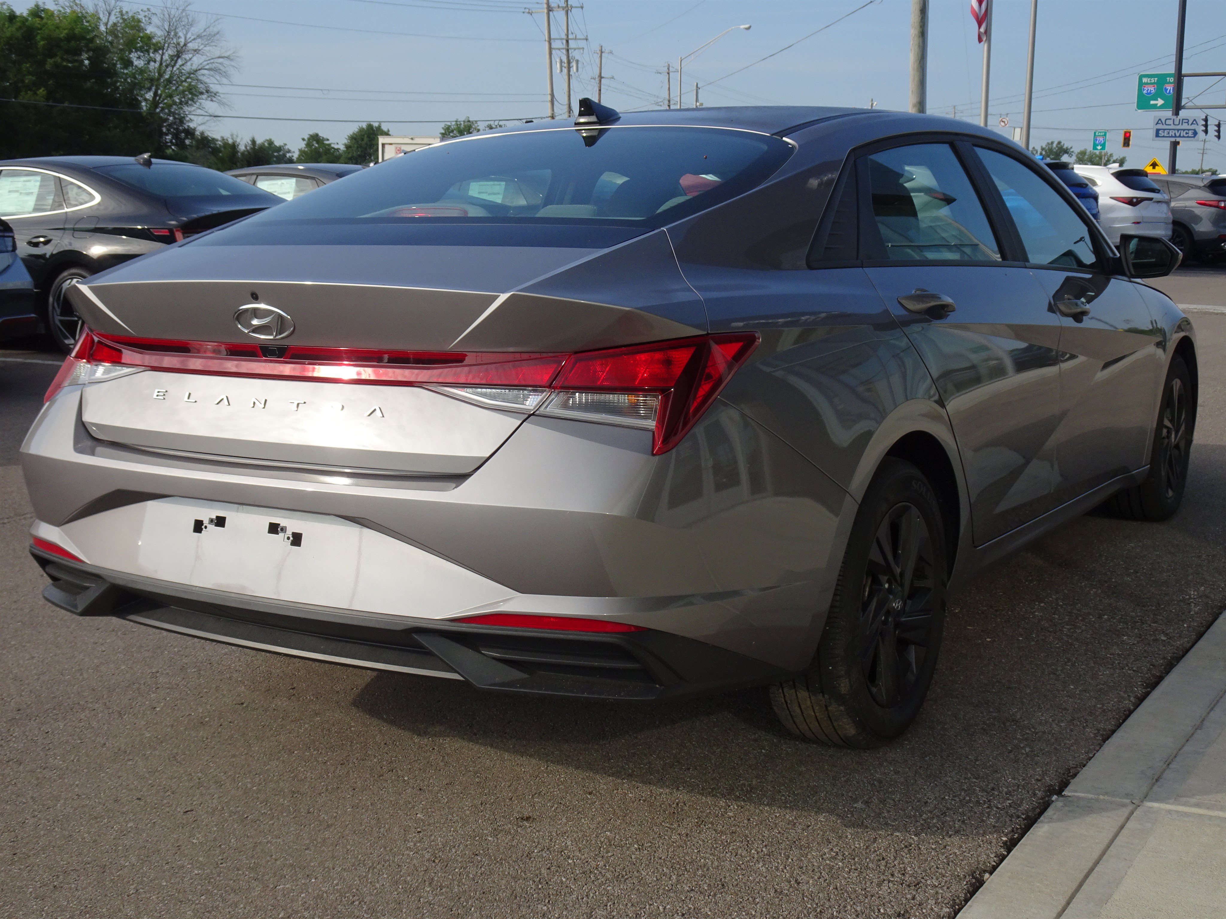 Used 2023 Hyundai Elantra SEL FWD image 5