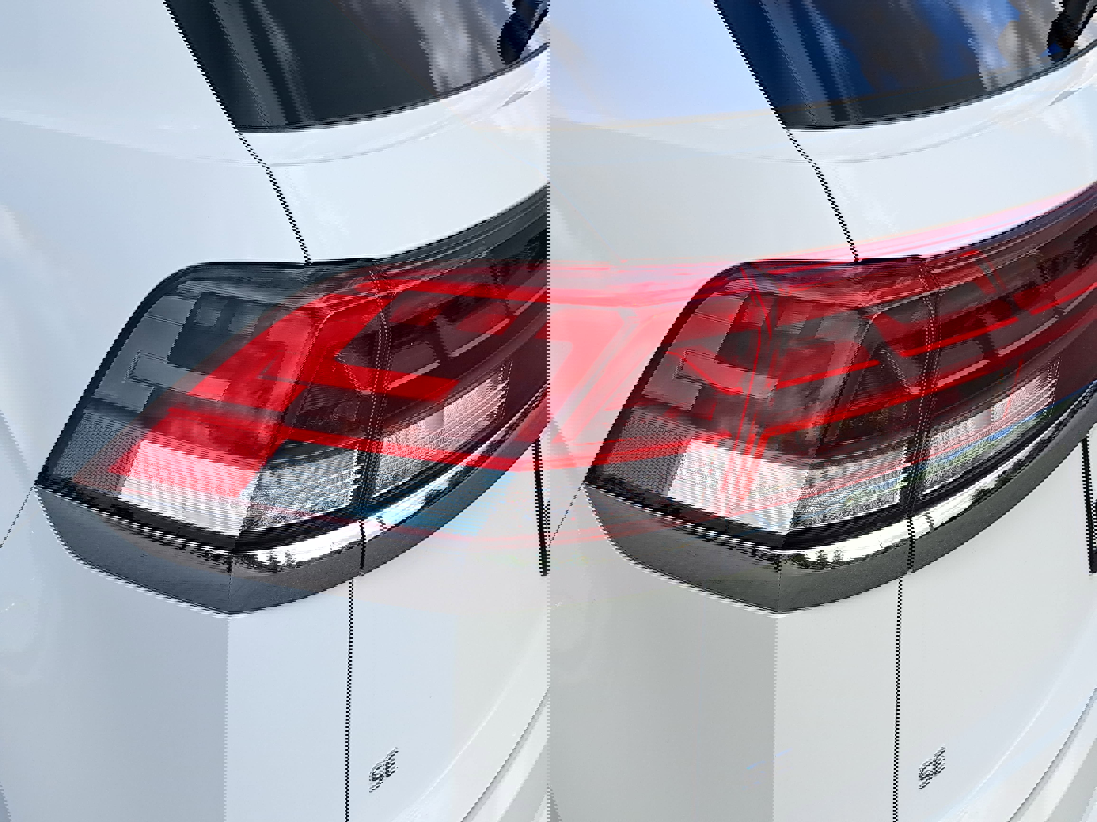 Certified 2025 Volkswagen Atlas Cross Sport SE image 31