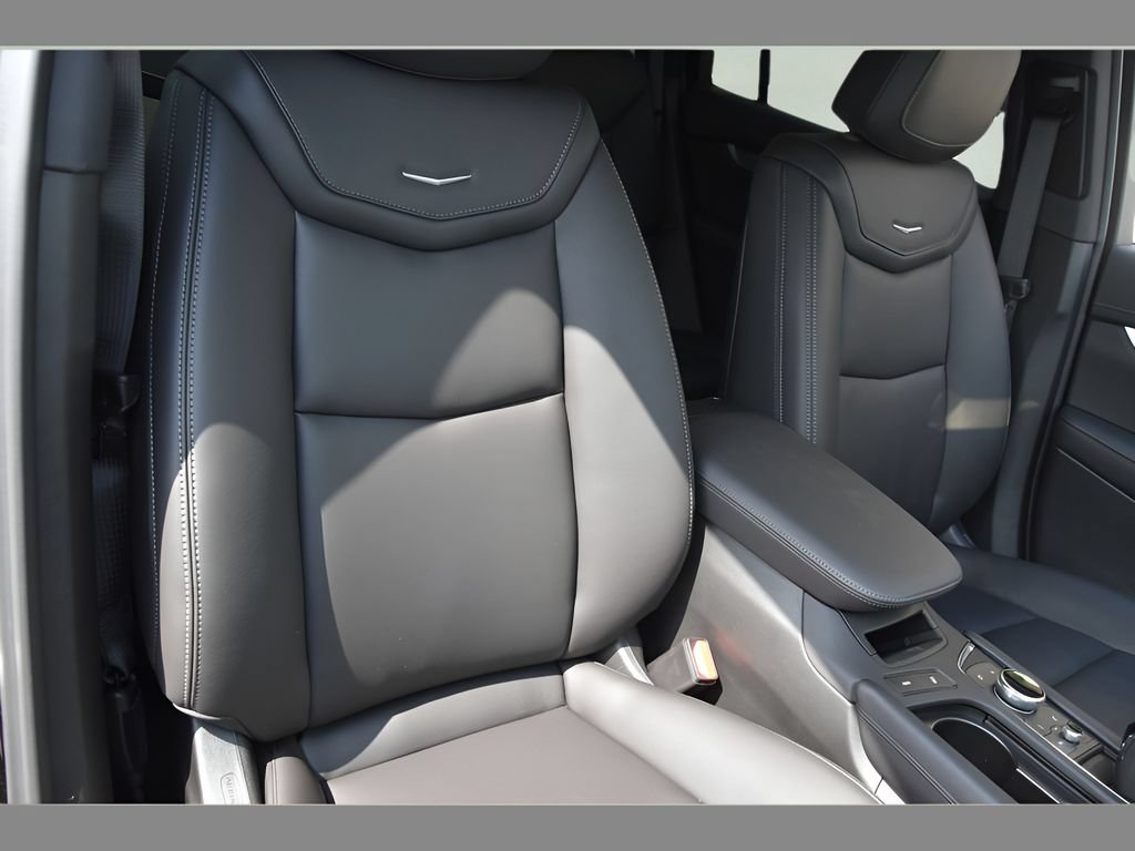 New 2025 Cadillac XT6 Luxury FWD image 29